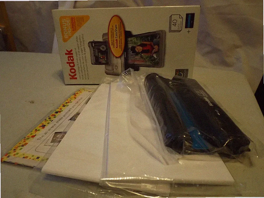 Kodak EasyShare Ink Cartridge and 40 Sheet Refill kit w/5 Photo Post Cards- NIB